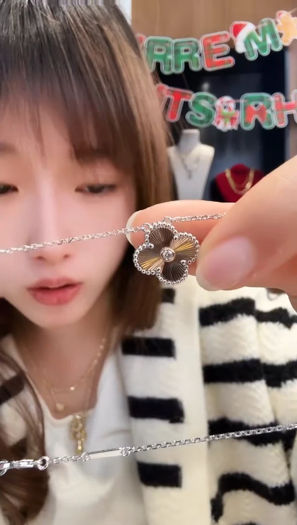 18K金镶嵌项链钻石镭射项链