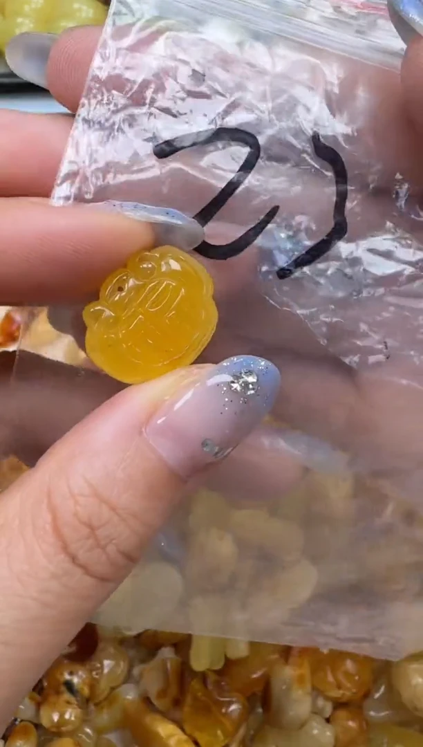 裸石琥珀未镶嵌如图