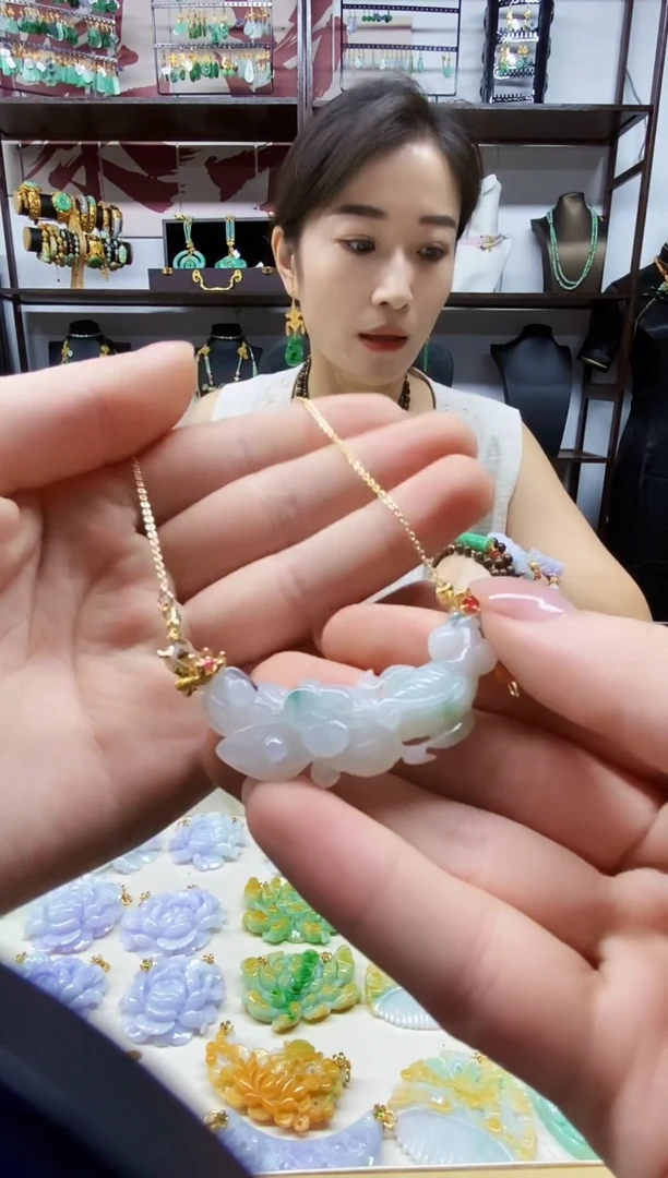 颈饰未镶嵌翡翠吊坠