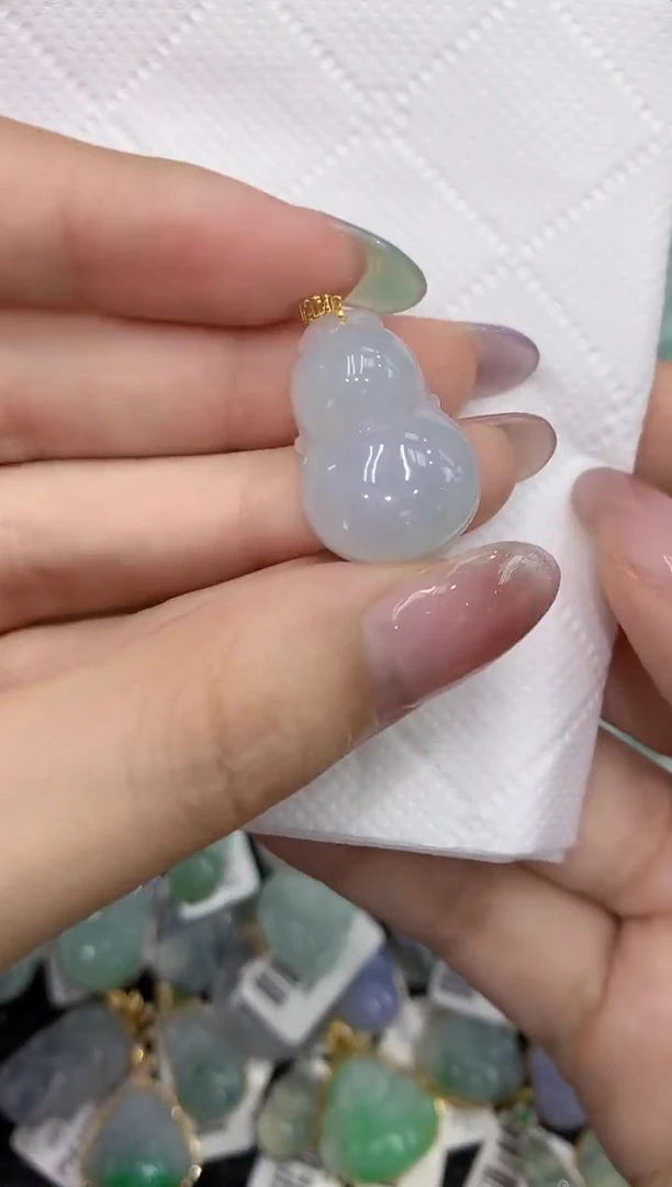 翡翠18K金镶嵌颈饰111111111111