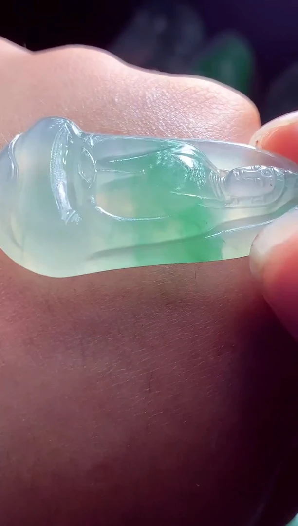 未镶嵌定制翡翠八****?翡翠毛货定制