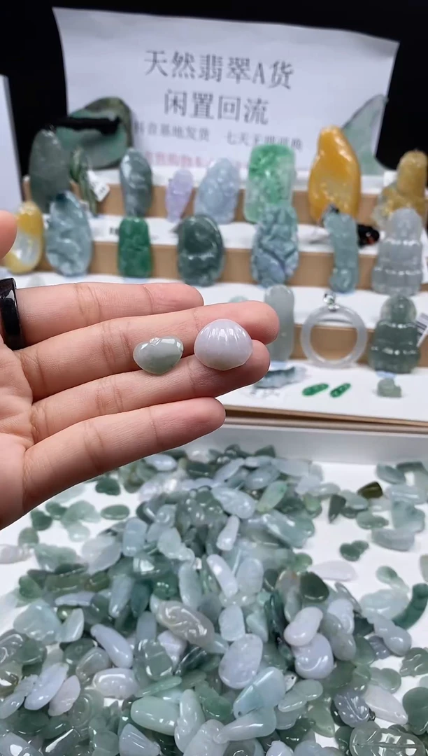 翡翠未镶嵌颈饰吊坠   71