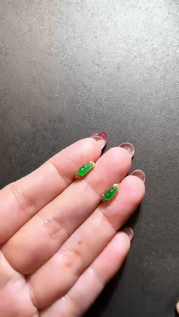 【闪购商品】翡翠耳饰18K金镶嵌福豆耳扣