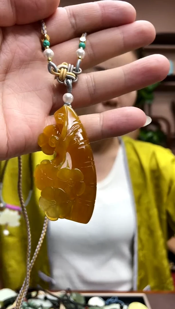 岫玉未镶嵌吊坠·