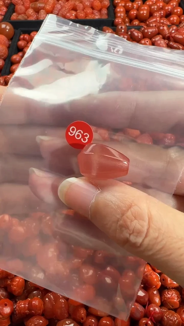 颈饰未镶嵌南红玛瑙1