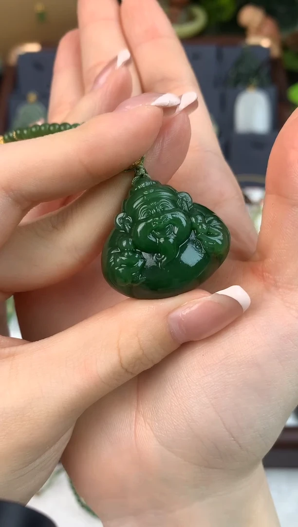 颈饰未镶嵌和田玉吊坠