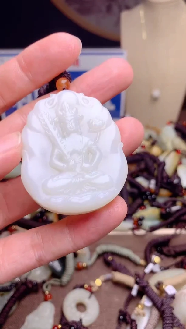 和田玉未镶嵌颈饰1