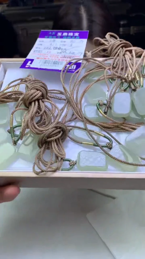 颈饰未镶嵌和田玉多样性发其一-F0152657