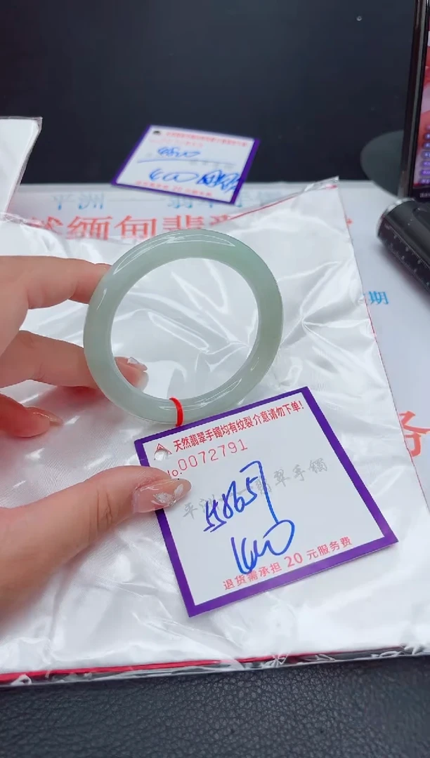 翡翠手镯未镶嵌1