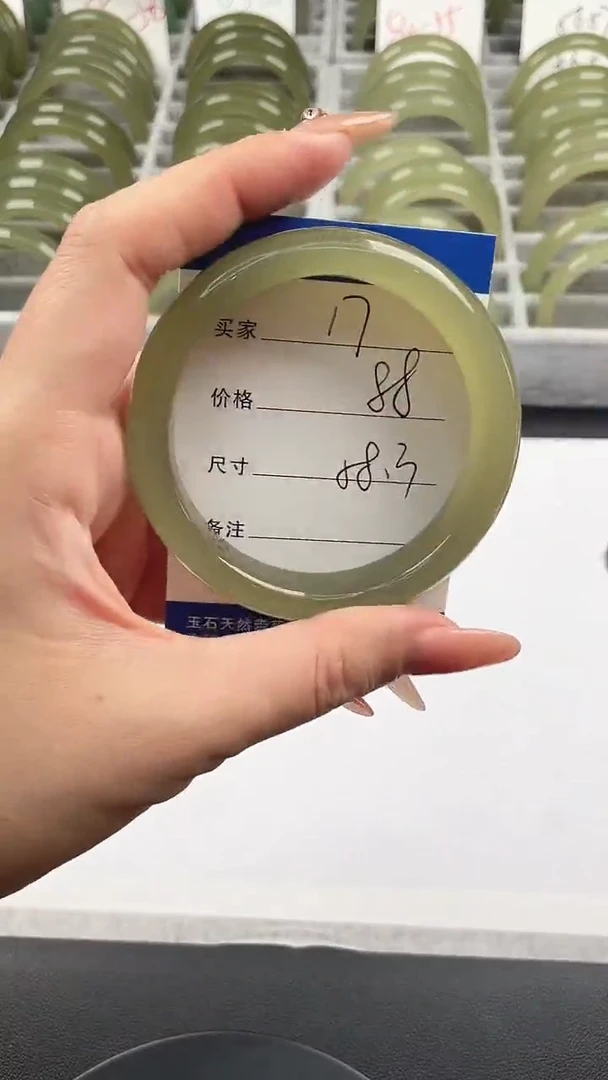 未镶嵌手镯石英质玉湖水绿58+