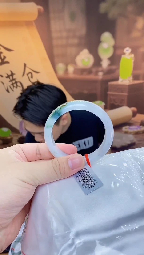 未镶嵌手镯翡翠手镯