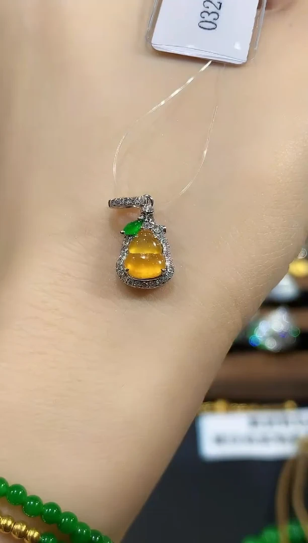 吊坠(不含链)18K金镶嵌翡翠C16