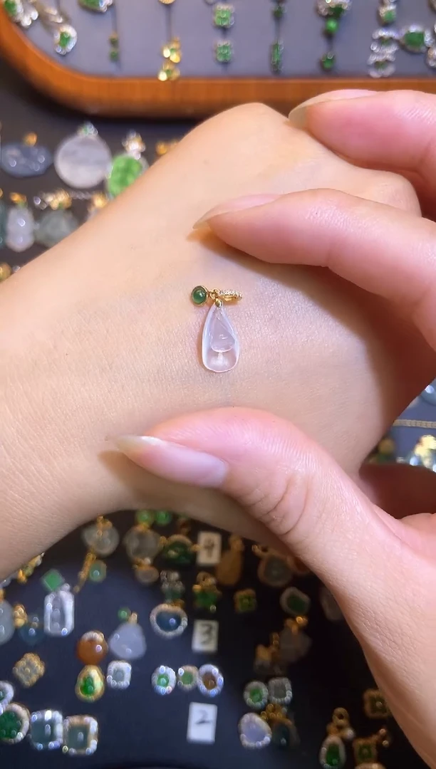 翡翠18K金镶嵌颈饰天然a货翡翠