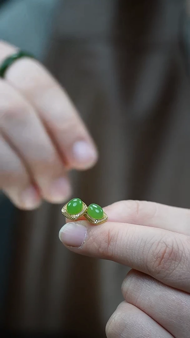 18K金镶嵌和田玉（碧玉）耳饰11