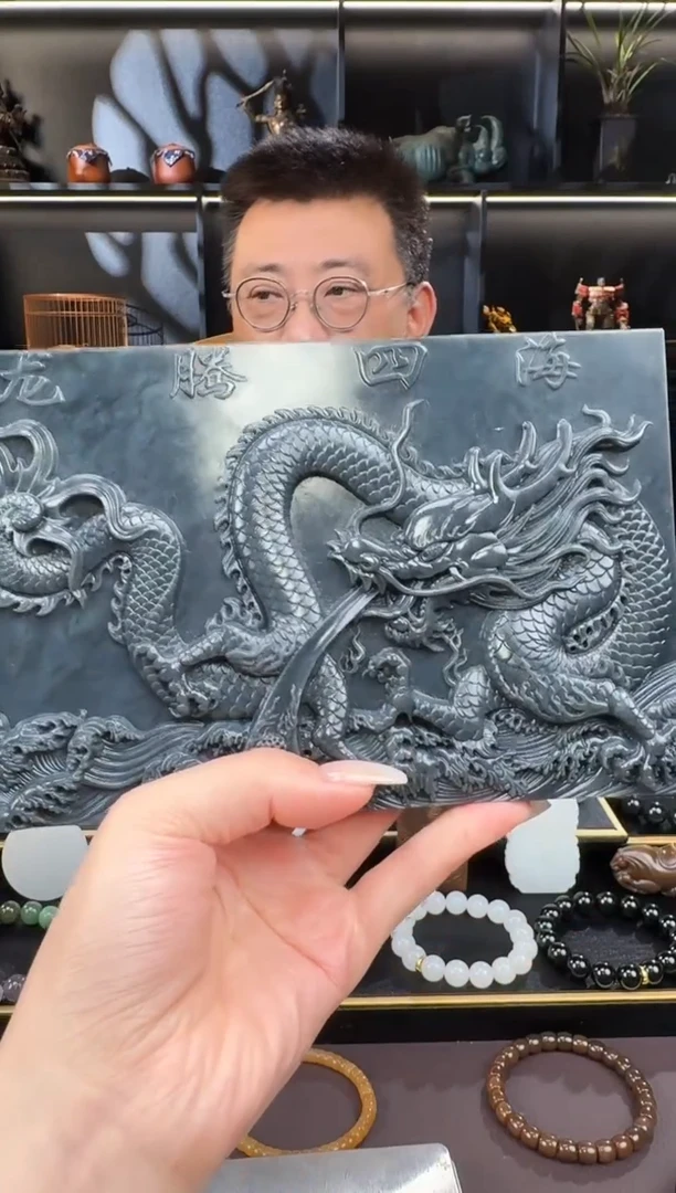 颈饰未镶嵌和田玉?****?墨玉摆件
