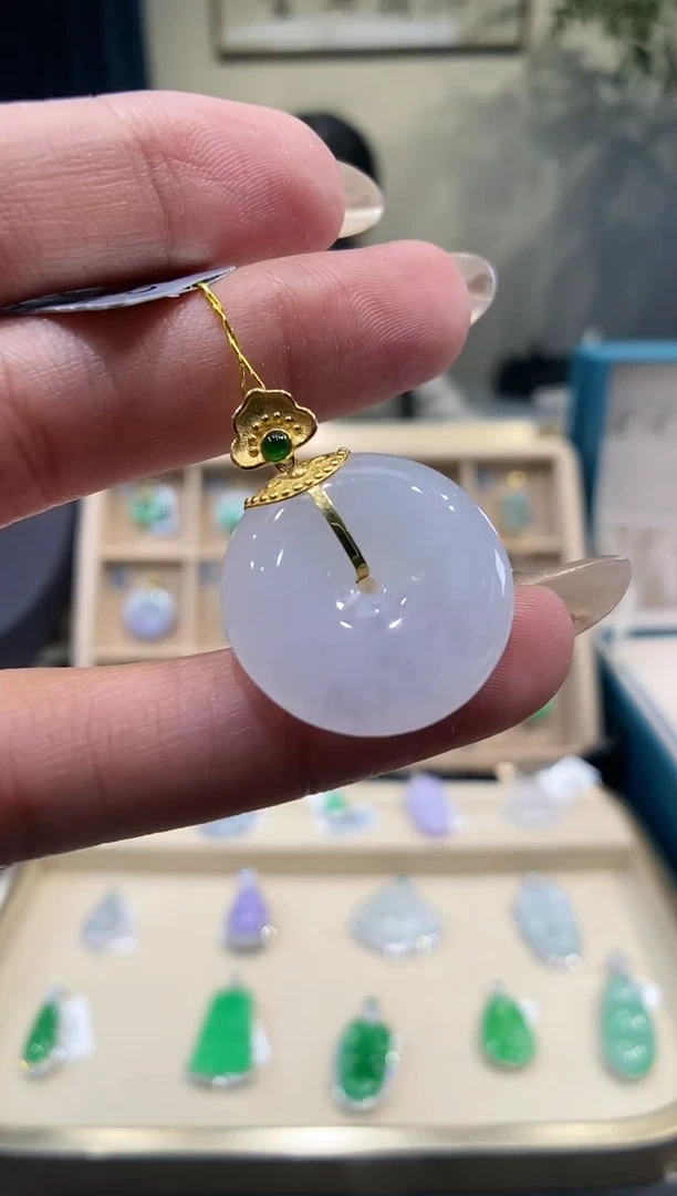 【闪购商品】翡翠吊坠(不含链)18K金镶嵌平安扣