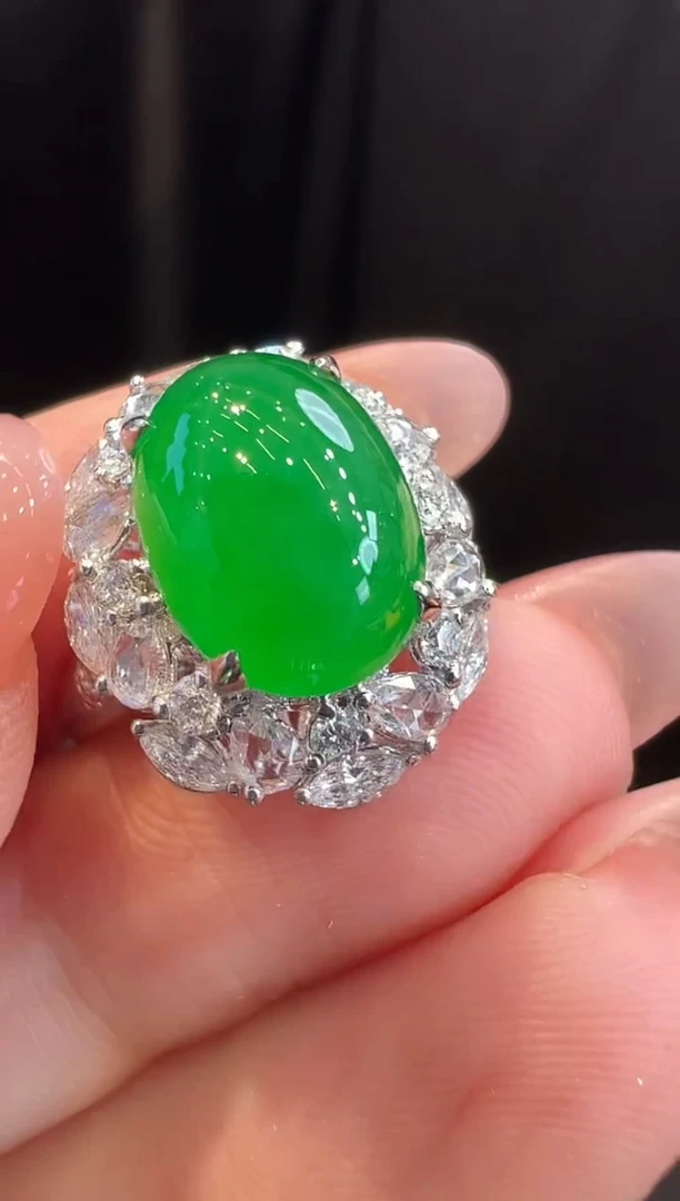 18K金镶嵌戒指翡翠戒指