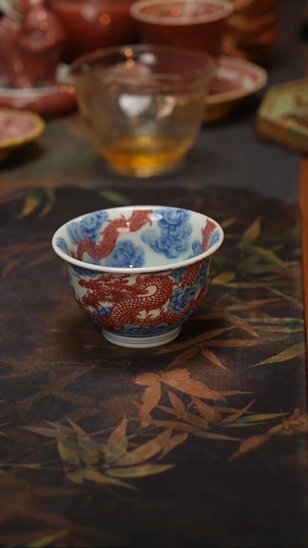 贵红窑青花釉里红云龙纹压手杯