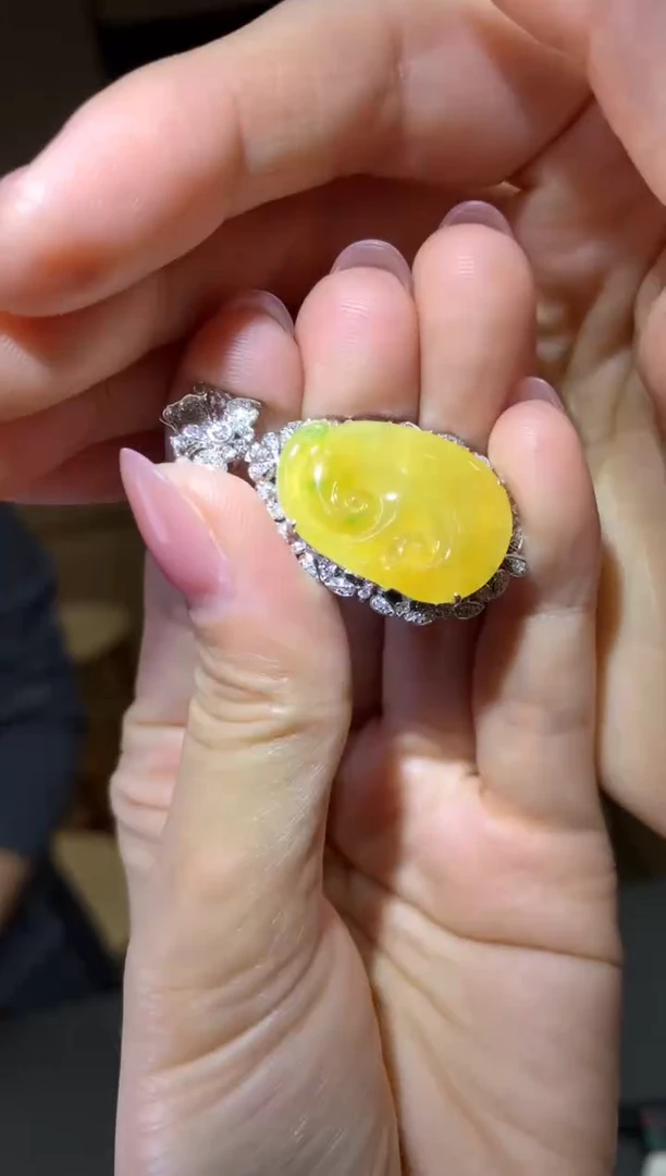 颈饰18K金镶嵌翡翠|不退不换