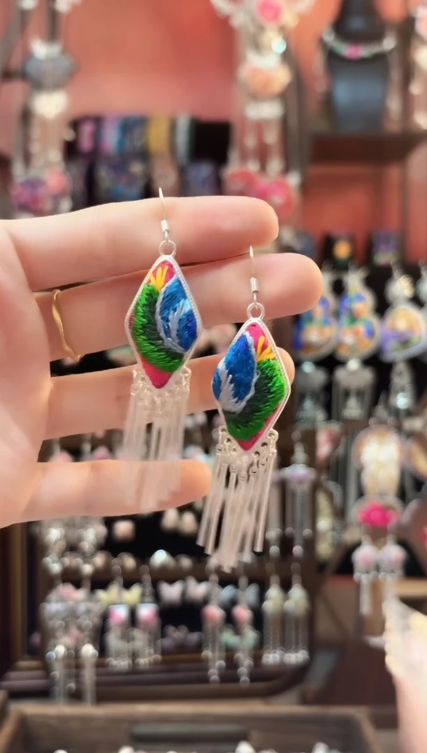 织绣 云织谣民族风精美饰品   347