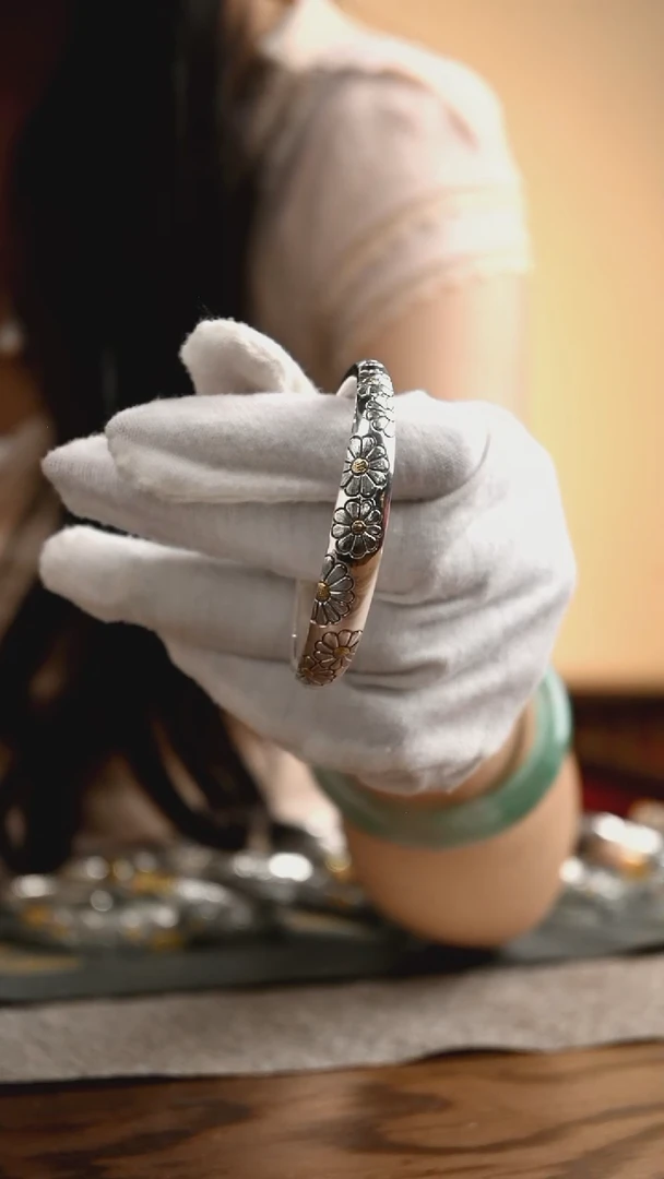 嵌金雏菊纯银手镯 圈口52