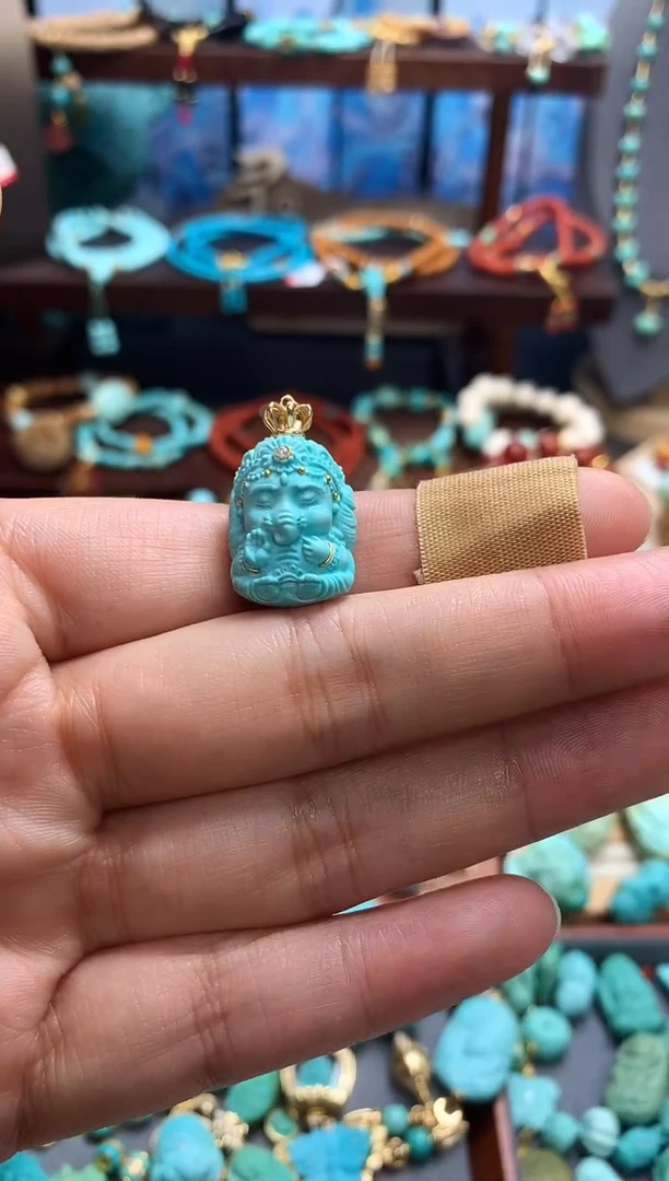 18K金镶嵌绿松石颈饰象神吊坠