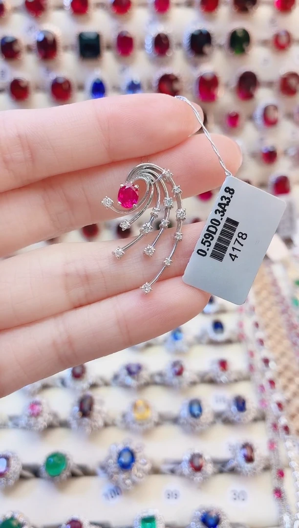 18K金镶嵌吊坠红宝石1