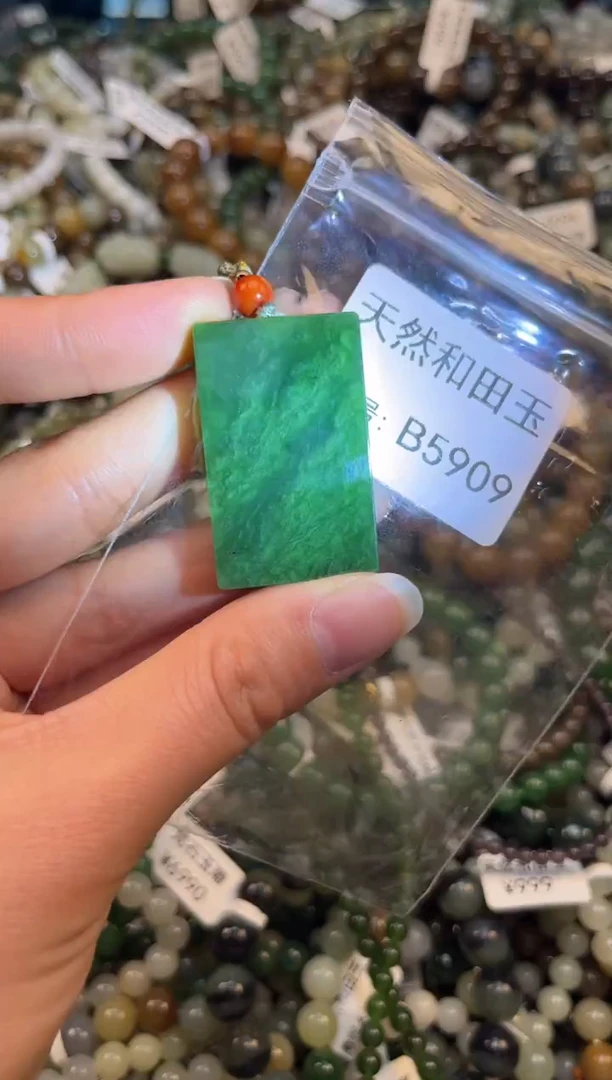 颈饰未镶嵌和田玉1