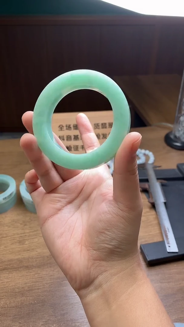 未镶嵌手镯定制翡翠北****险定制