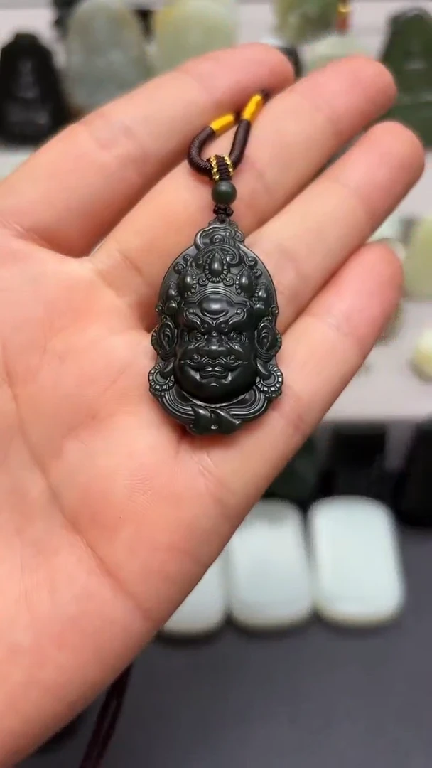 和田玉未镶嵌颈饰.