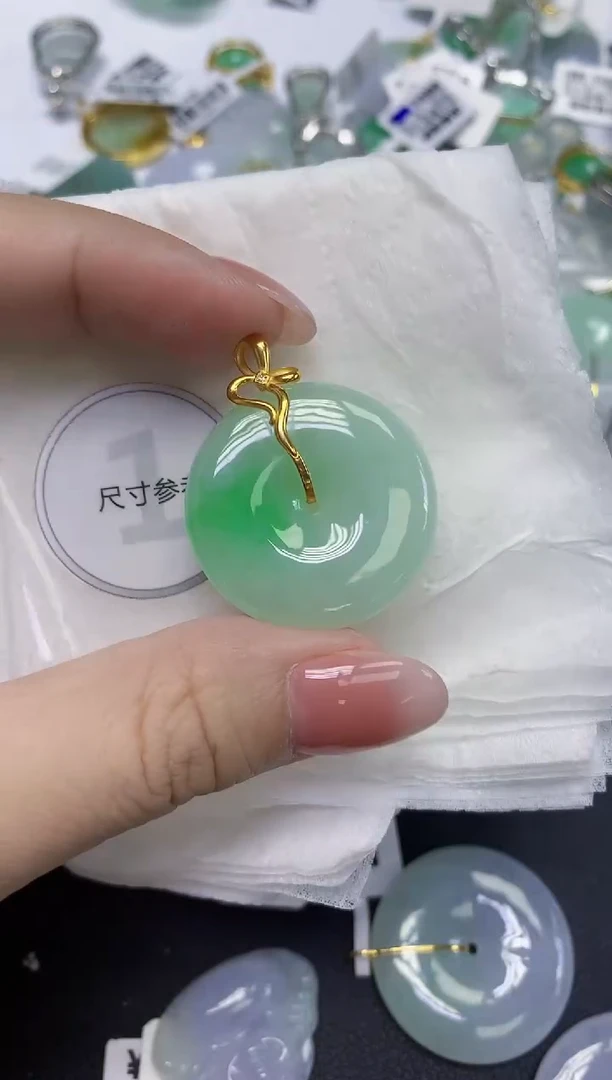 颈饰18K金镶嵌翡翠天然缅甸翡翠A货多样性发一件