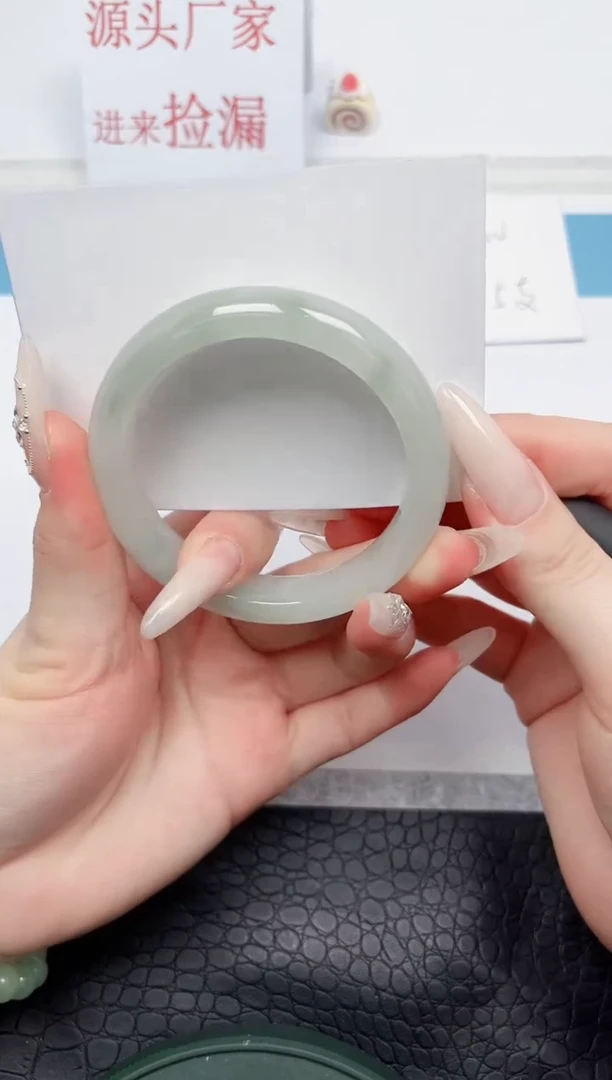 【闪购商品】石英质玉手镯未镶嵌86-54.2