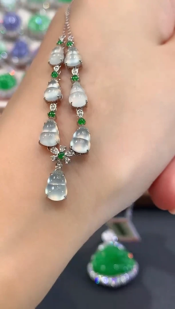 颈饰18K金镶嵌翡翠a67