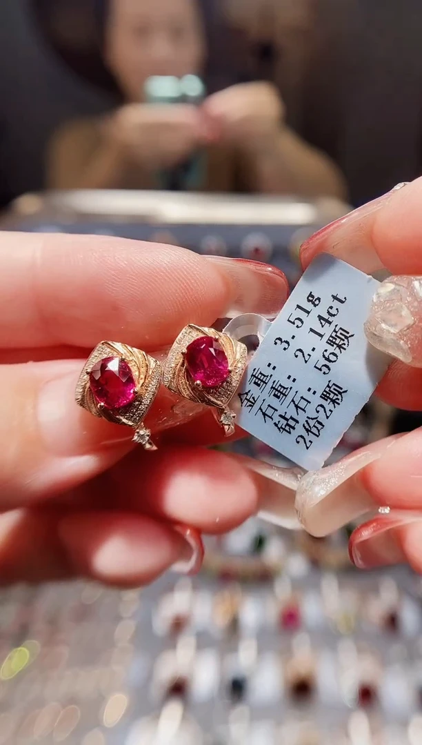 18K金镶嵌耳饰碧玺2.14配钻