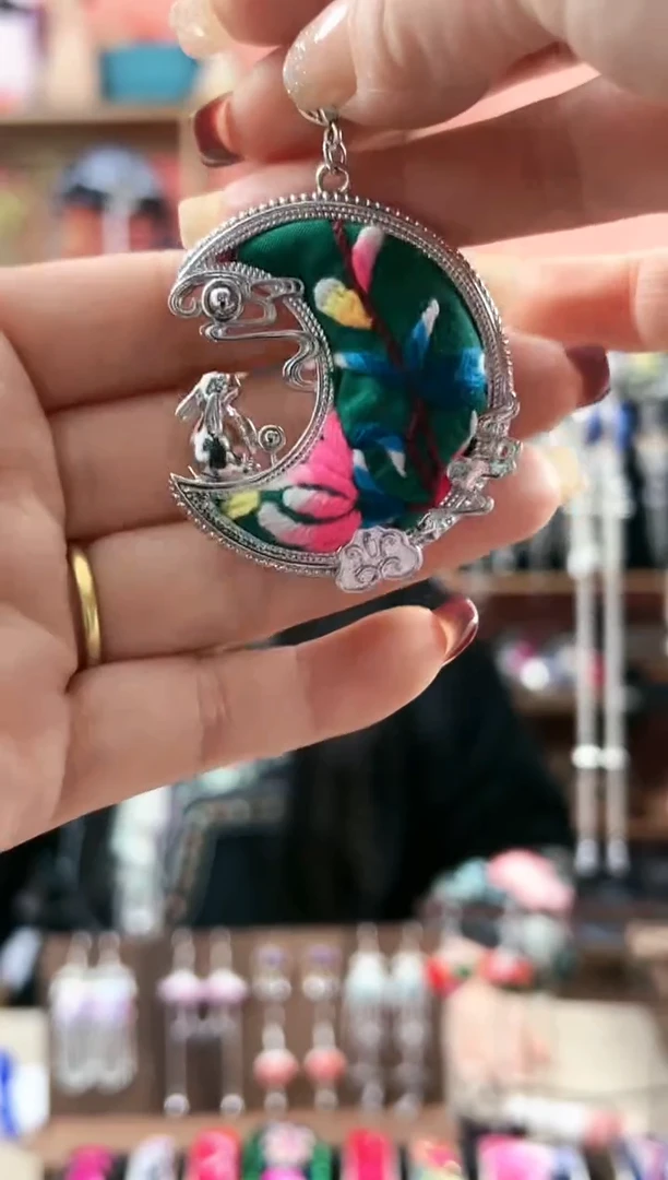 【闪购商品】织绣民族风老绣饰品404