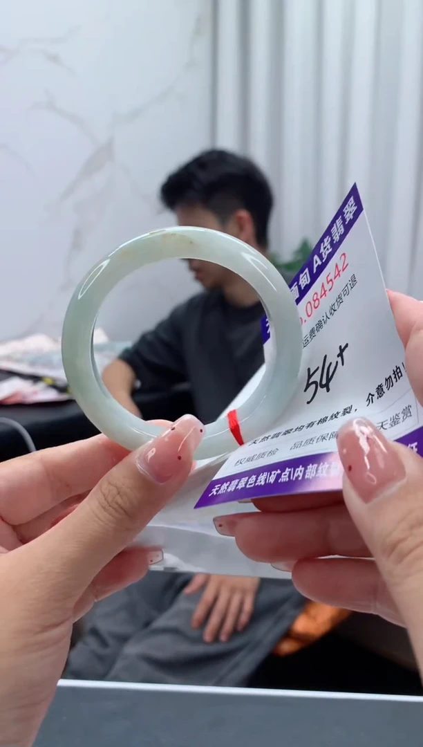 未镶嵌手镯翡翠有纹，完美者勿拍
