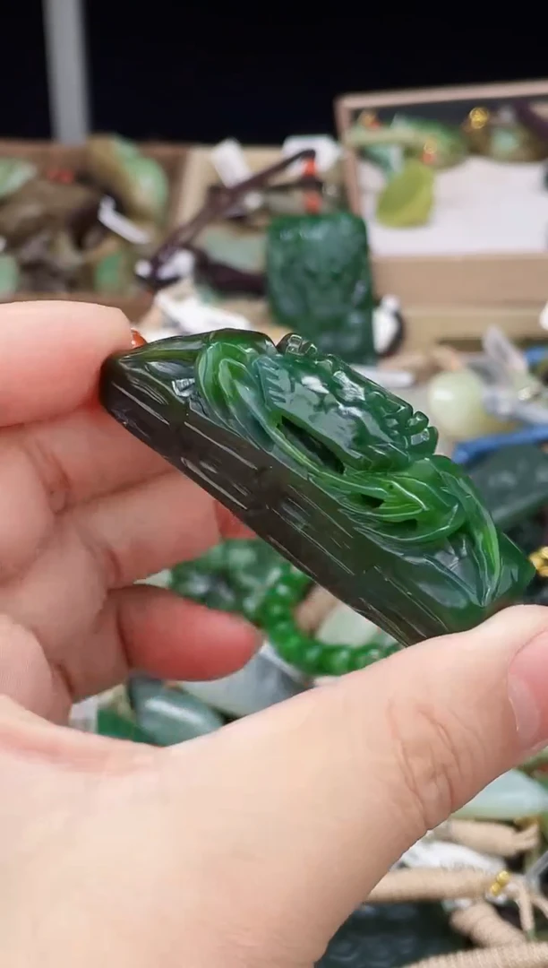 颈饰未镶嵌和田玉1