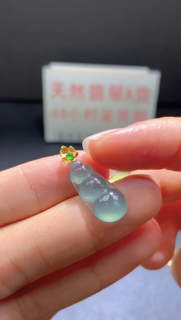 翡翠18K金镶嵌颈饰翡翠吊坠