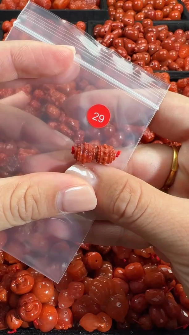 颈饰未镶嵌南红玛瑙1