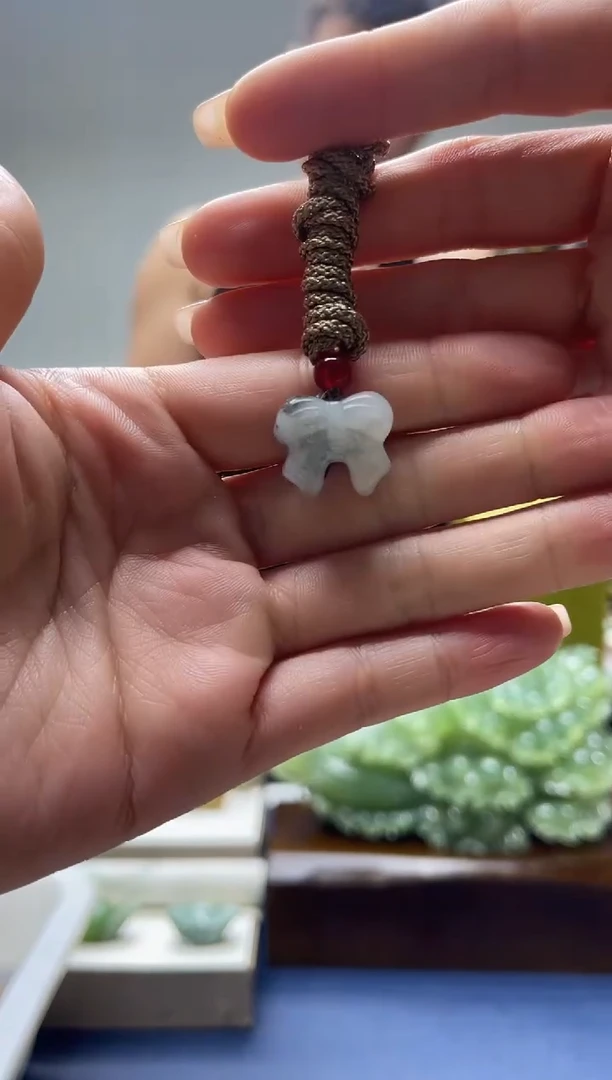 未镶嵌岫玉颈饰`