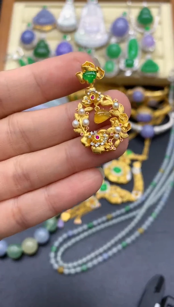 颈饰18K金镶嵌翡翠596-中国好珍宝