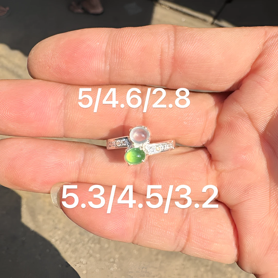 0103(小哪吒在源头)玻璃种翡翠双彩戒面干净肉细杠味荧光足M10