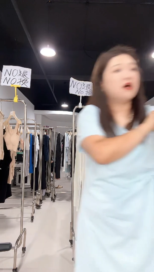 91C01-肤色美背···