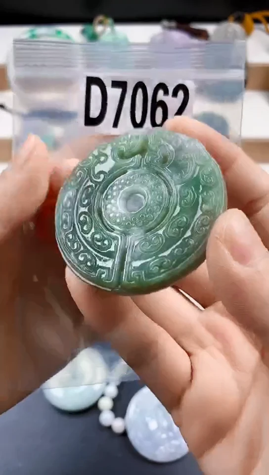颈饰未镶嵌翡翠天然翡翠吊坠挂件