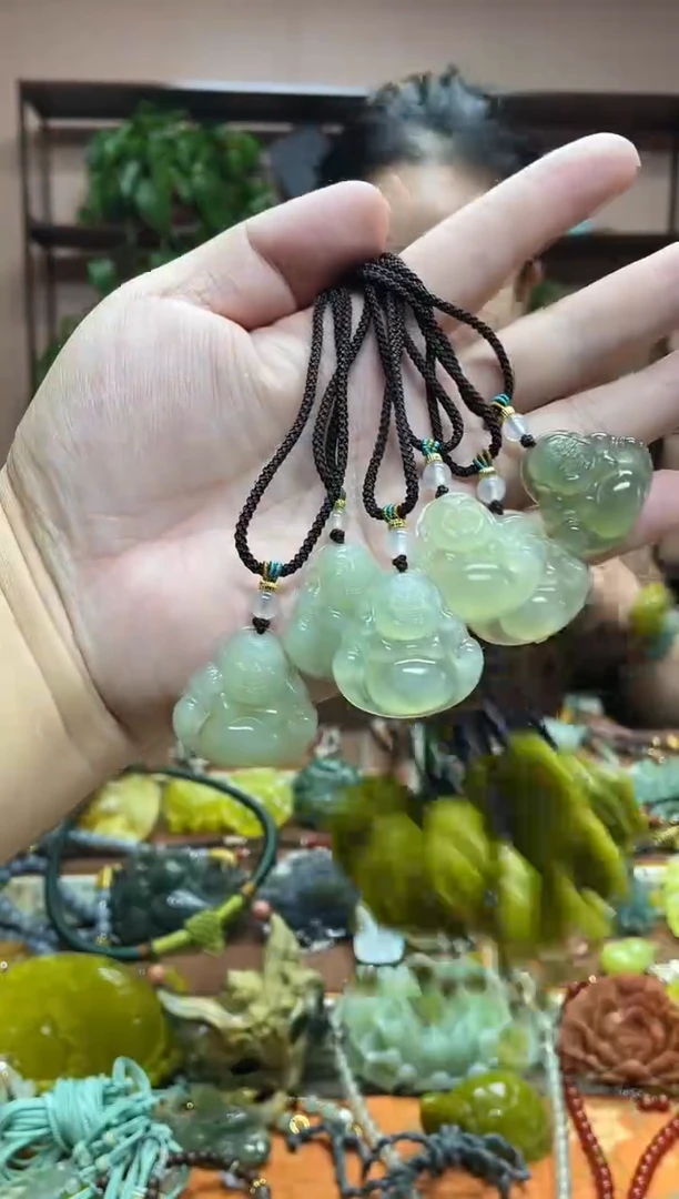 未镶嵌岫玉吊坠多样性发货发其中之一