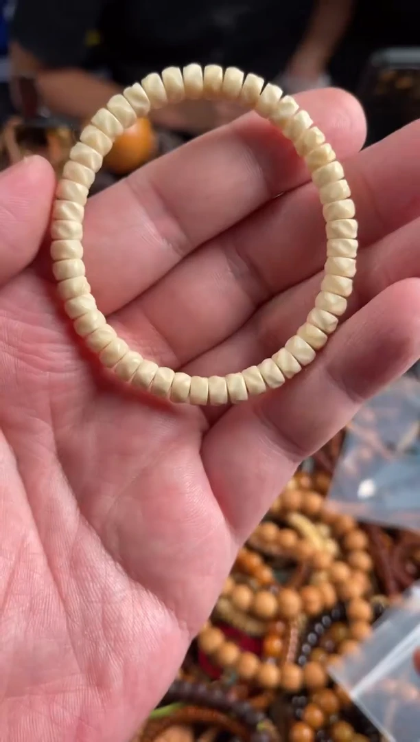 手串白玉菩提司****?王胖子文玩工作室定向