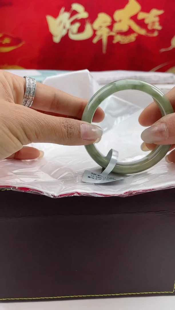 【闪购商品】翡翠手镯未镶嵌6翡翠手镯（微瑕）