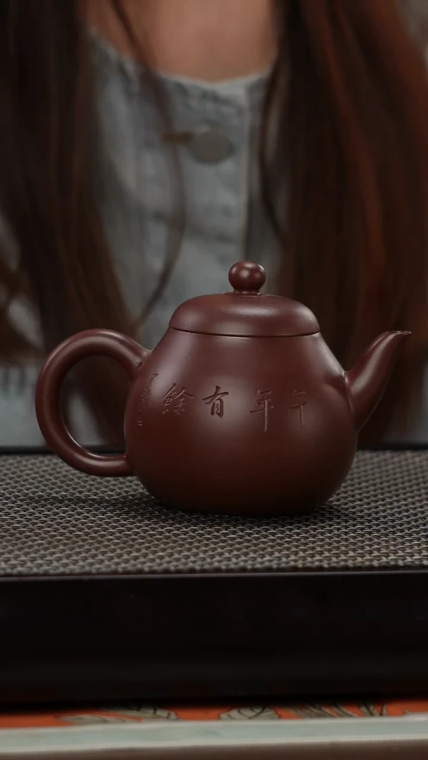 茶壶紫砂深夜炸弹-紫袍玉砂年年有余刻绘梨形