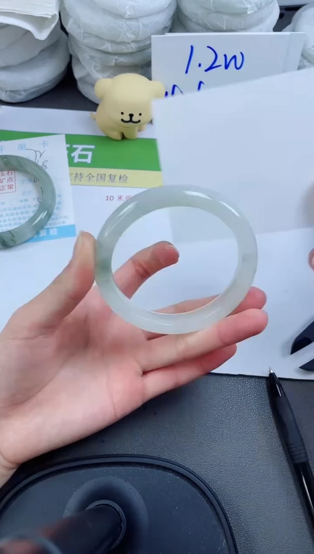 【闪购商品】石英质玉手镯未镶嵌73-58.6