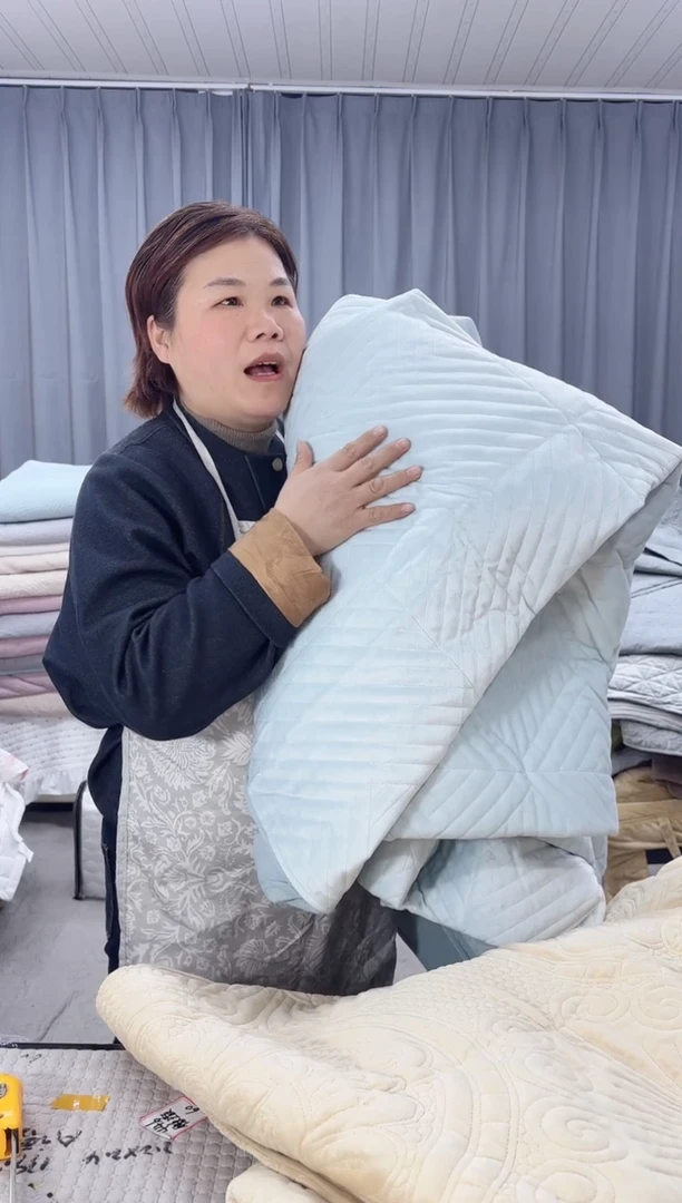 棉浅蓝绣花2.5*2.5绒